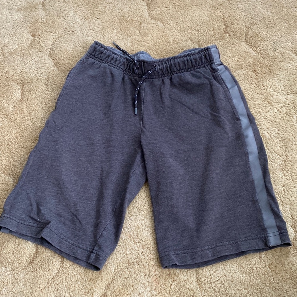 Cat and jack size large 12/14 shorts color gray